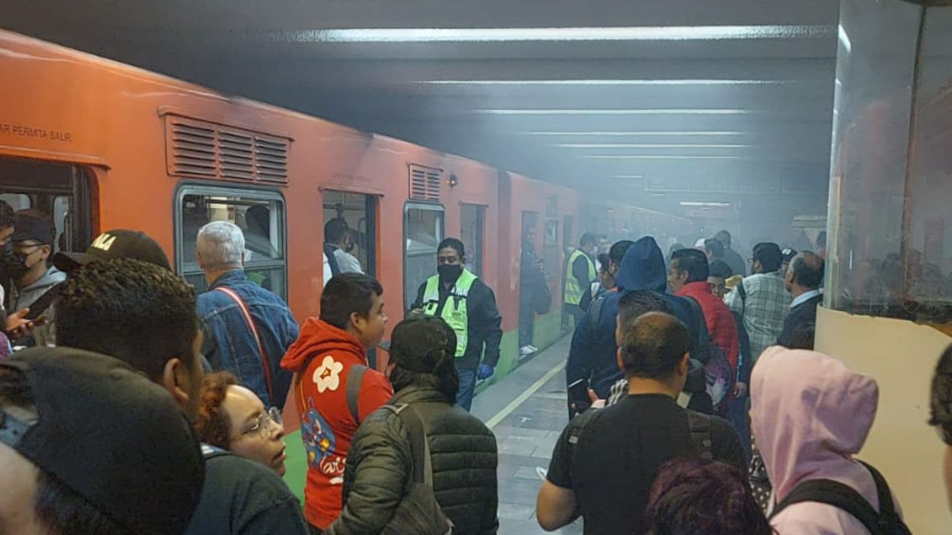 ¿Qué Pasó en Guerrero y Zapata de Línea 3 del Metro CDMX Hoy? Humo y Celular Frenan Servicio