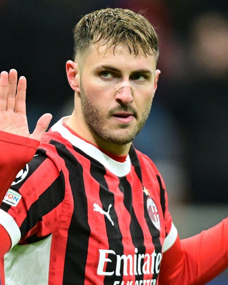 Histórico gol de Santiago Giménez en Champions League