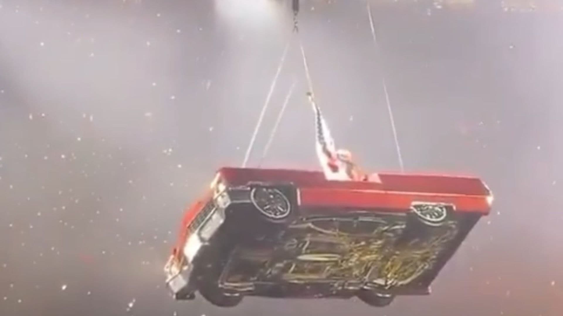 Beyoncé Queda 'Colgada' en el Aire por Falla de Auto Volador Durante Concierto en Houston: Video