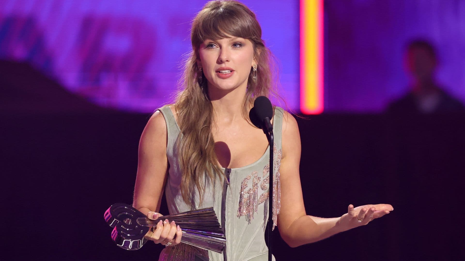 El Emotivo Discurso de Taylor Swift tras Ganar Premio a Artista del Año en iHeart Radio Awards