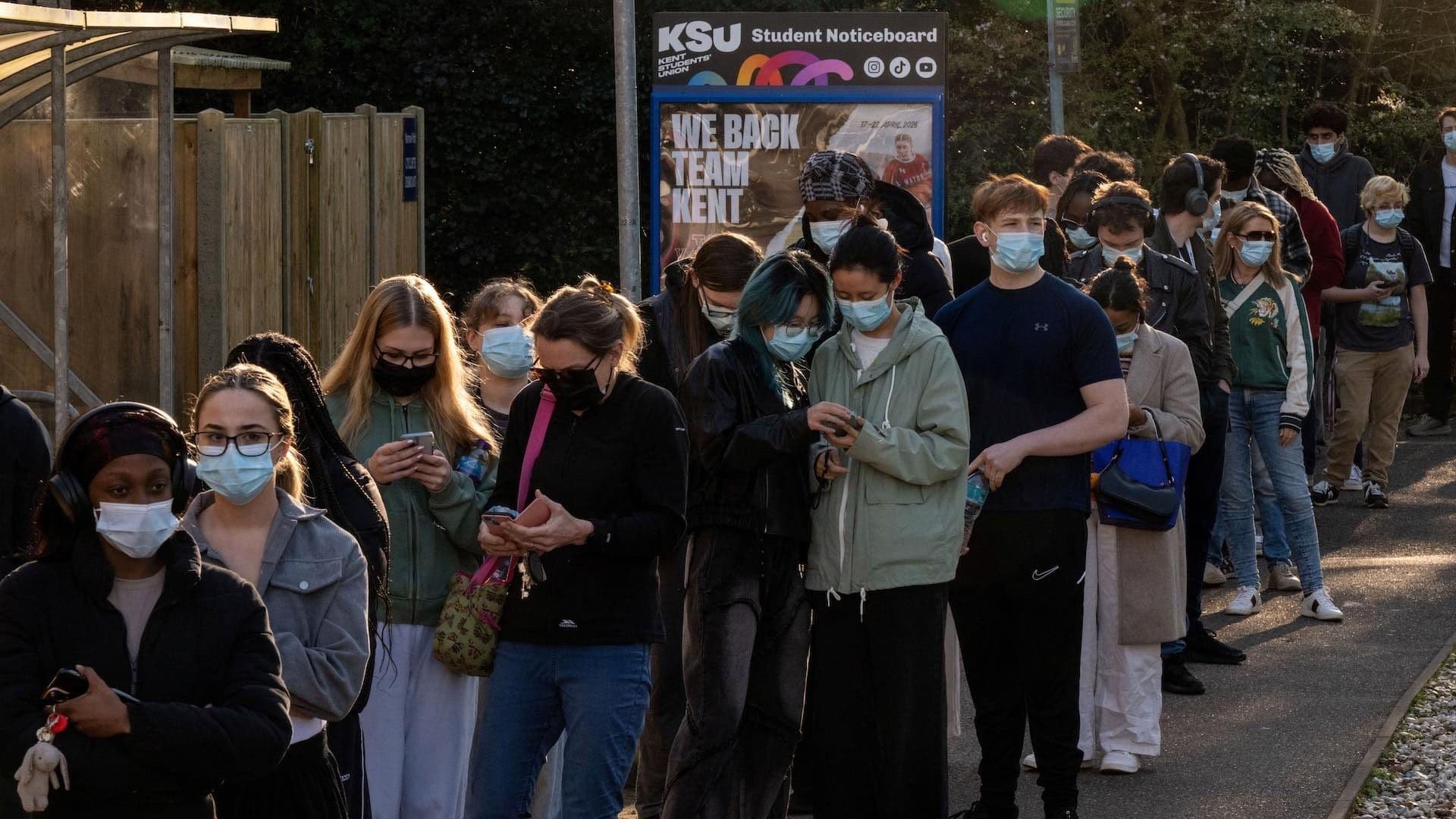 Brote de Meningitis: Club Nocturno Sería el Epicentro de los Contagios de Jóvenes en Inglaterra