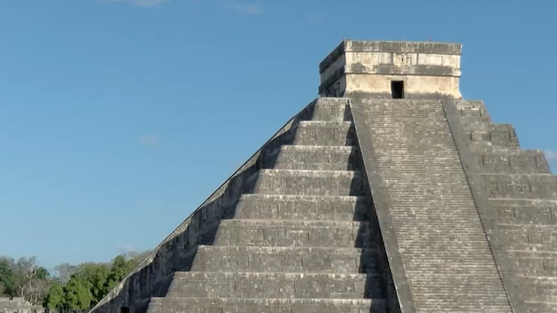 Turistas Visitan Chichén Itzá a Cargarse de Energía y Ver el Descenso de Kukulkán en Yucatán