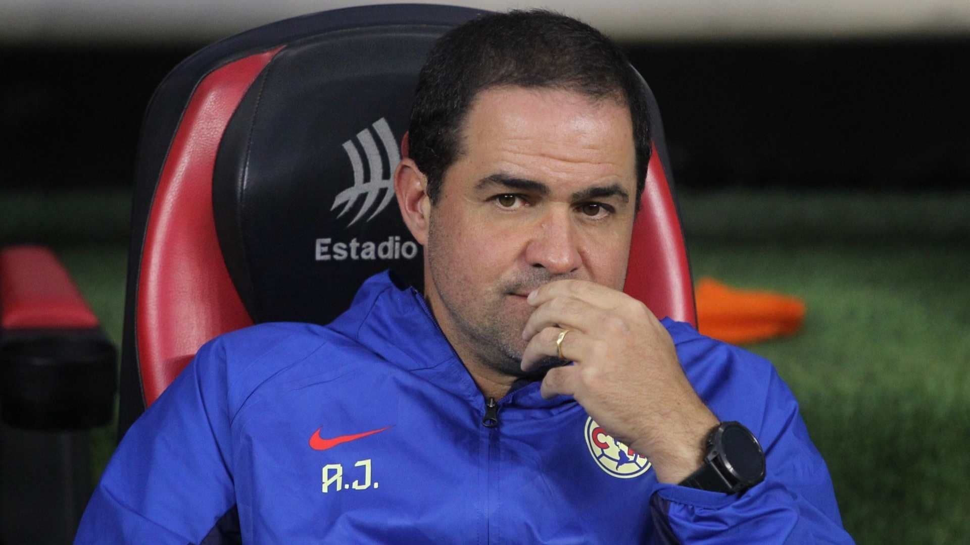 América: Operan de Emergencia al Técnico André Jardine ¿Qué le Pasó?