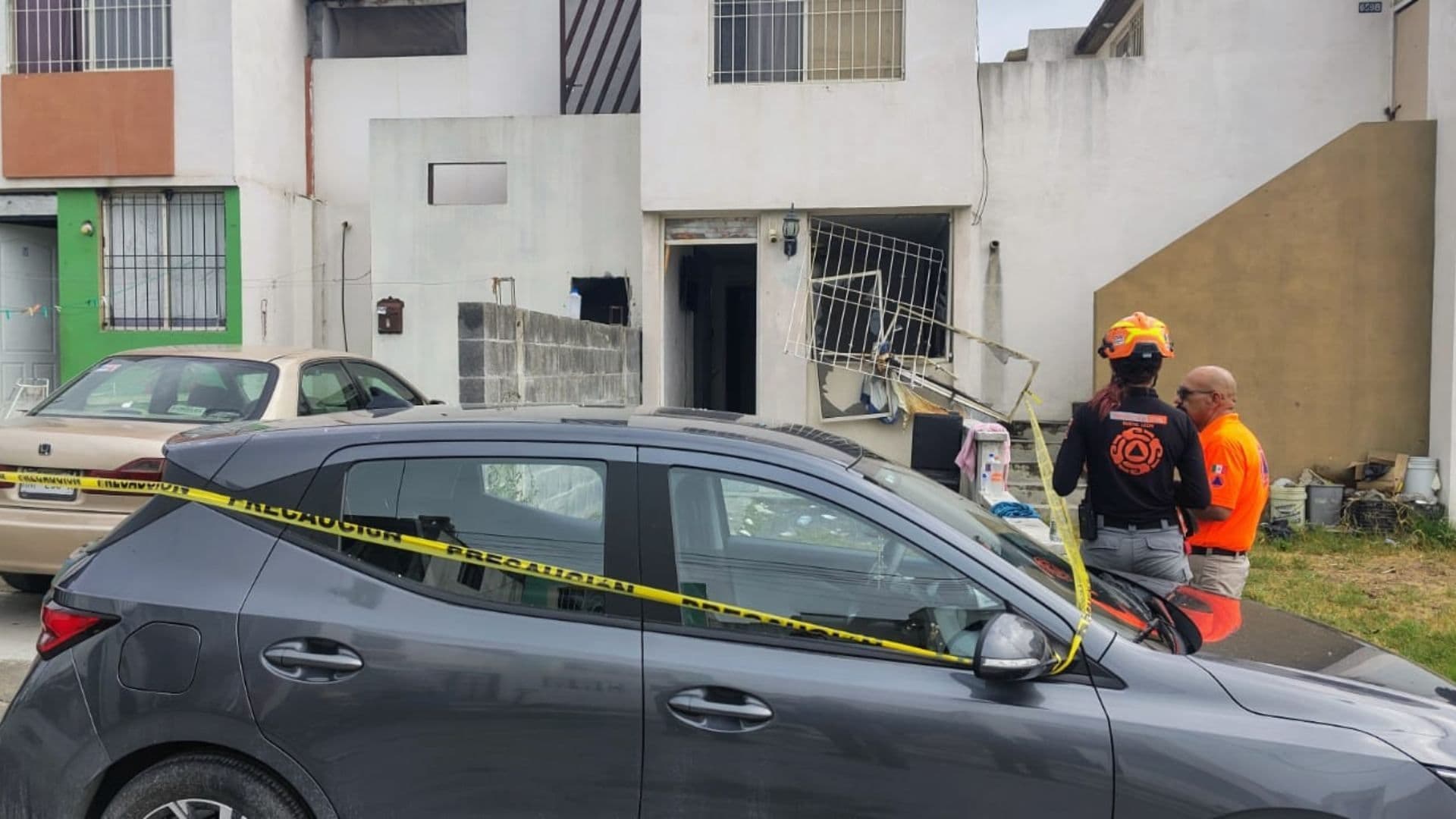 Explosión por Acumulación de Gas Deja Dos Hombres y Dos Perros Heridos en Juárez, Nuevo León