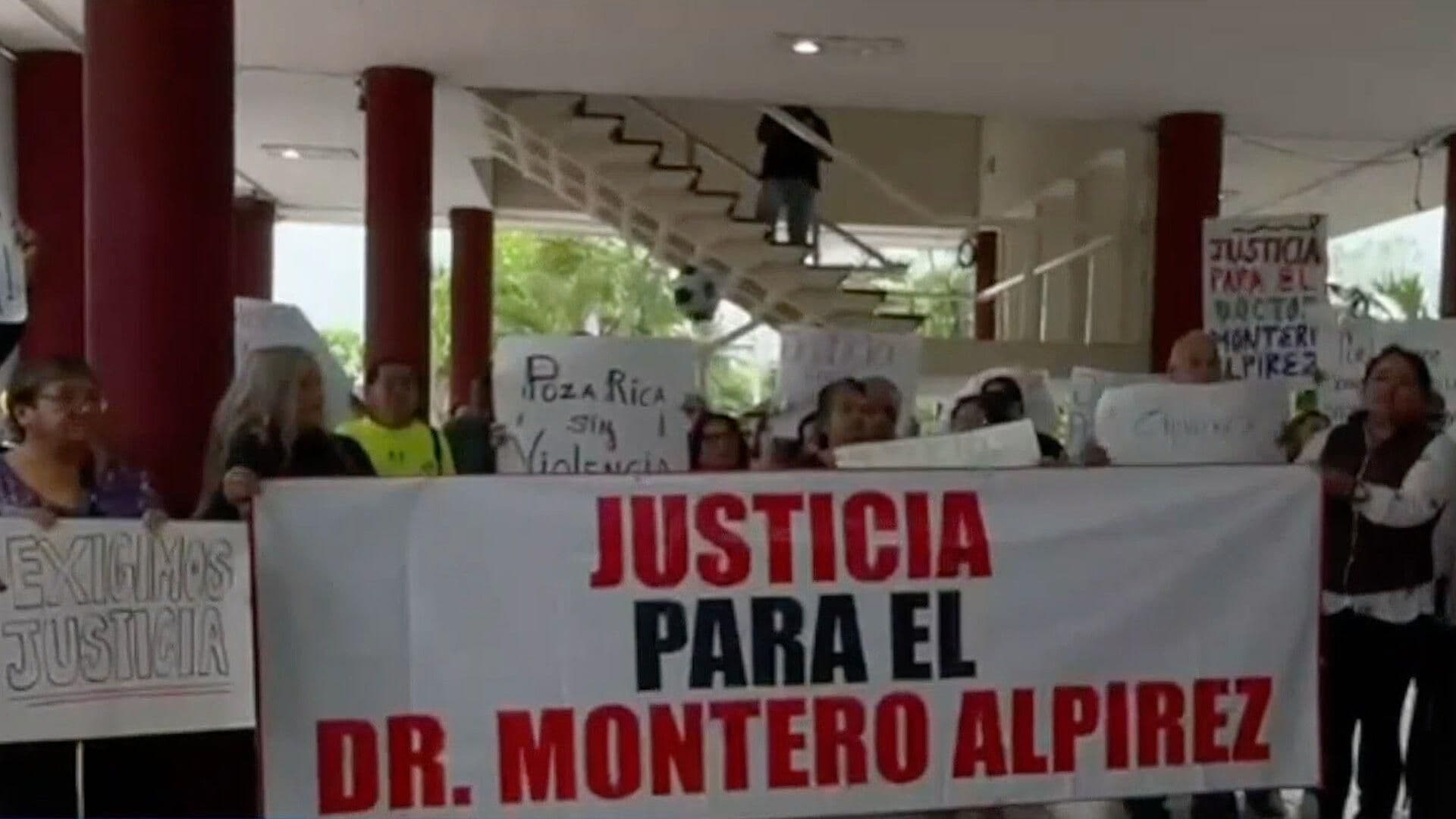 Protestan para Exigir justicia a la Muerte del Doctor Montero Alpírez en Poza Rica