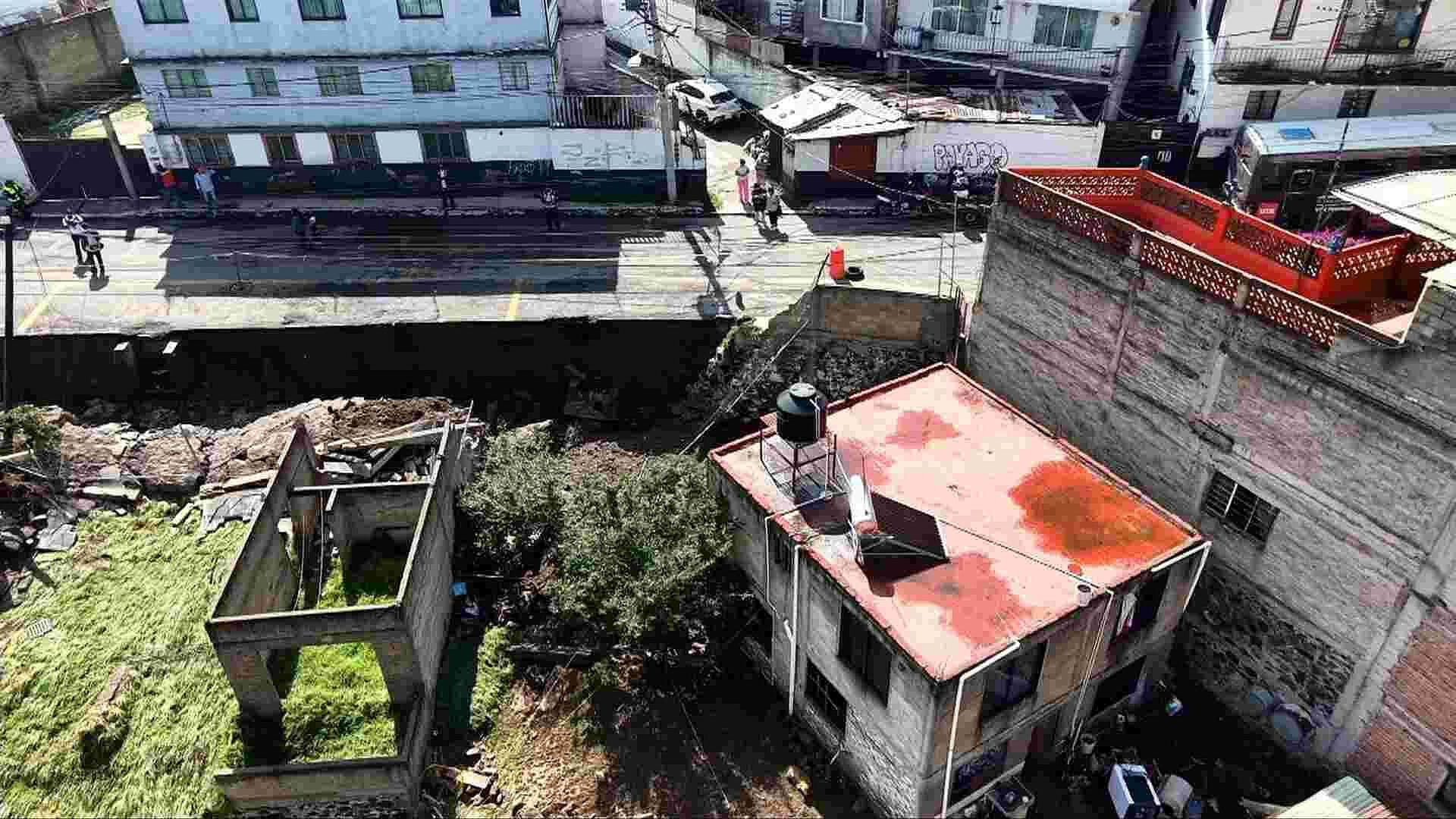Colapsa Barda en Cuajimalpa por Lluvias; Así se ve Desde el Aire la Vivienda Dañada