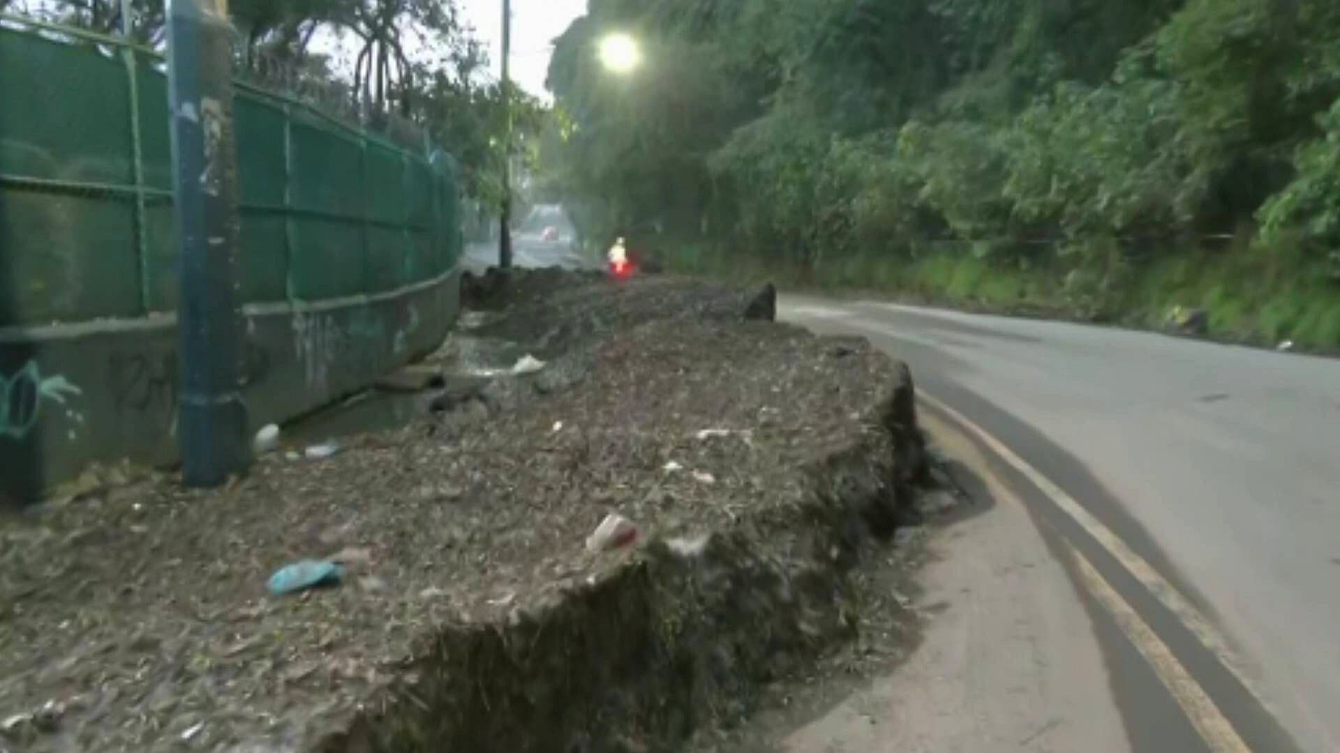 Tras la Tormenta, en San Pablo Chimalpa Aún Padecen Basura y una Alberca con Agua Sucia