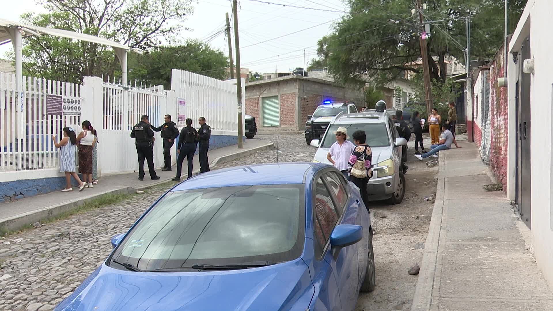 Riña Entre Padres de Familia en Primaria de Querétaro Deja Dos Detenidos; Esto Sabemos