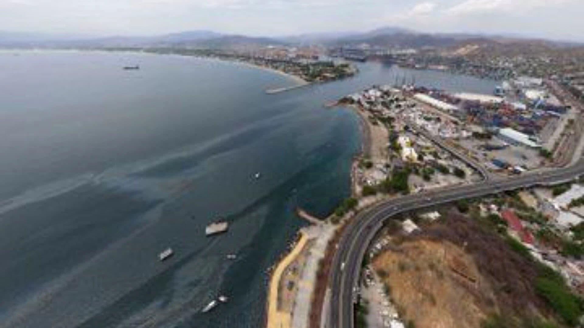 Pescadores de Manzanillo Denuncian Derrame de Combustible