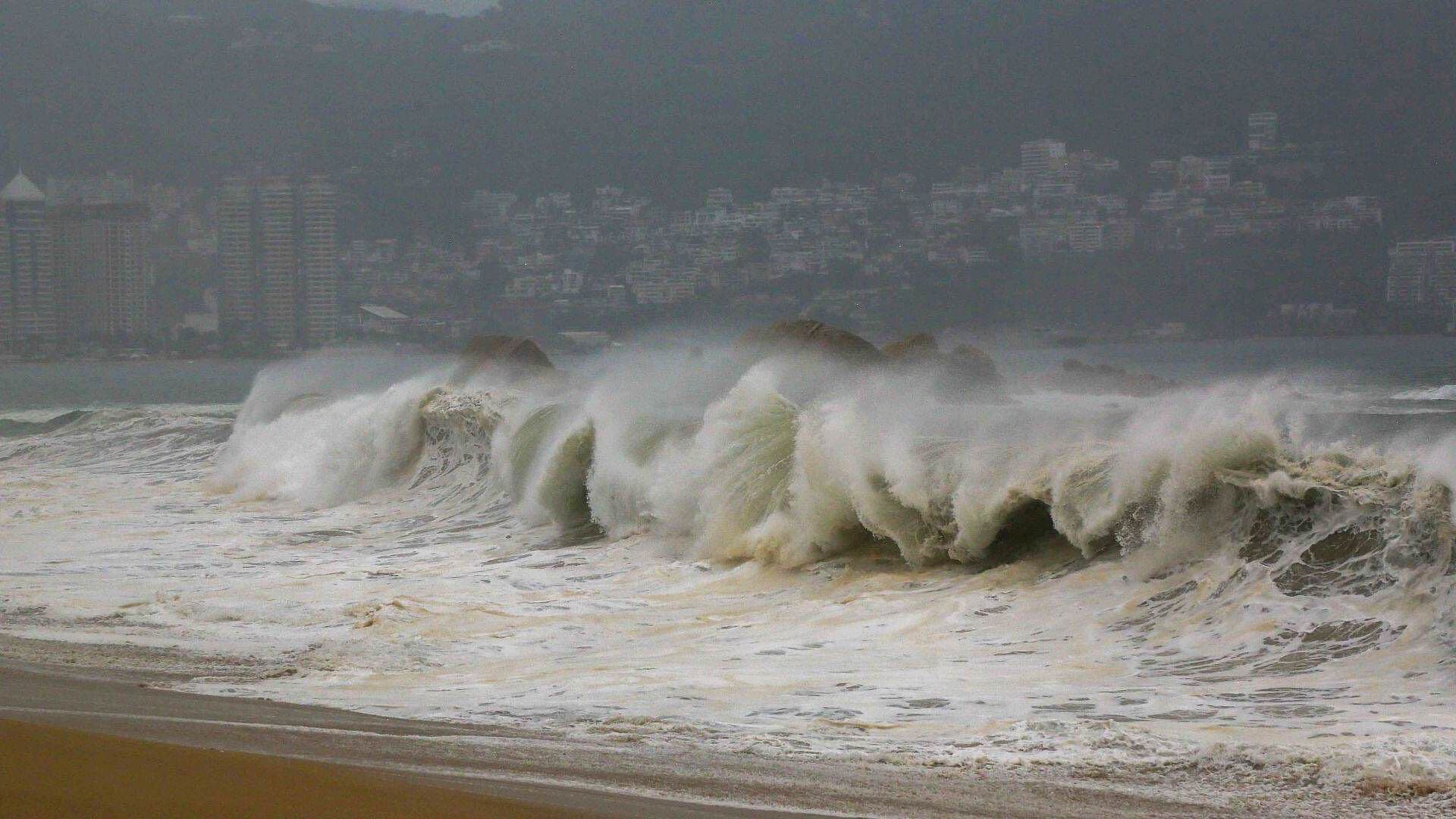 Alerta Máxima por la Tormenta Boris en Acapulco, Guerrero