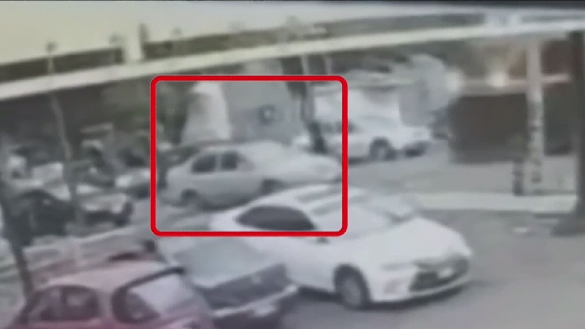 Captan el Momento Exacto en que un Tren Embistió a un Automóvil en Ecatepec