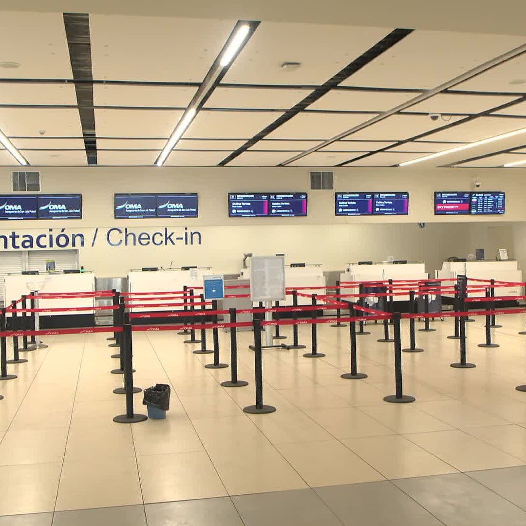 Atienden Quejas por Trámites Migratorios en Aeropuerto de San Luis Potosí