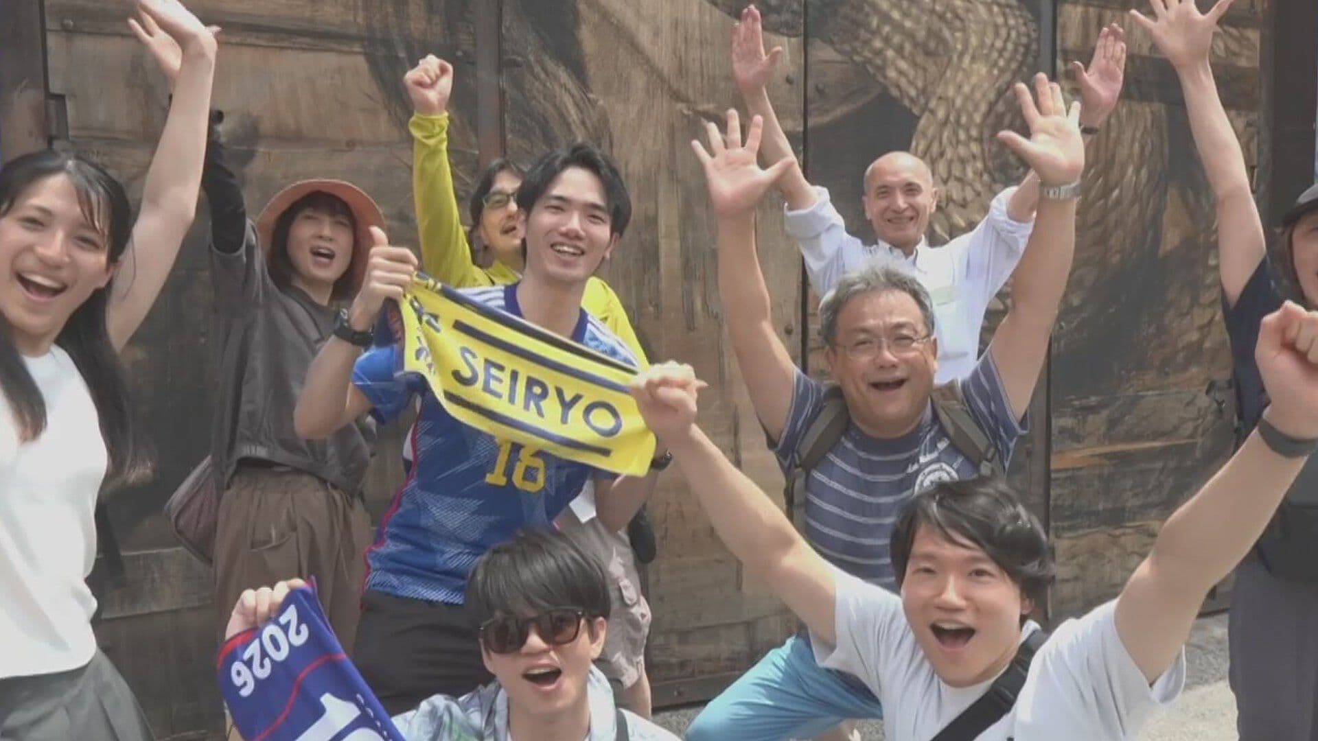 Japoneses Arriban al Centro de Monterrey para Disfrutar Partido de su Selección en el Mundial