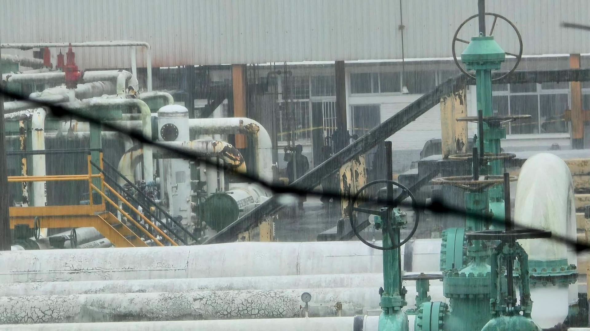 Comando Asalta Instalación de Pemex en Papantla; Roba Vehículos y Objetos