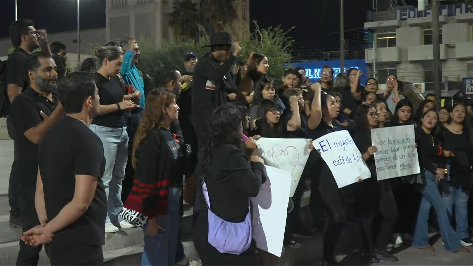'Ni Un Maestro Más': Docentes Protestan por Inseguridad en Escuelas en Torreón