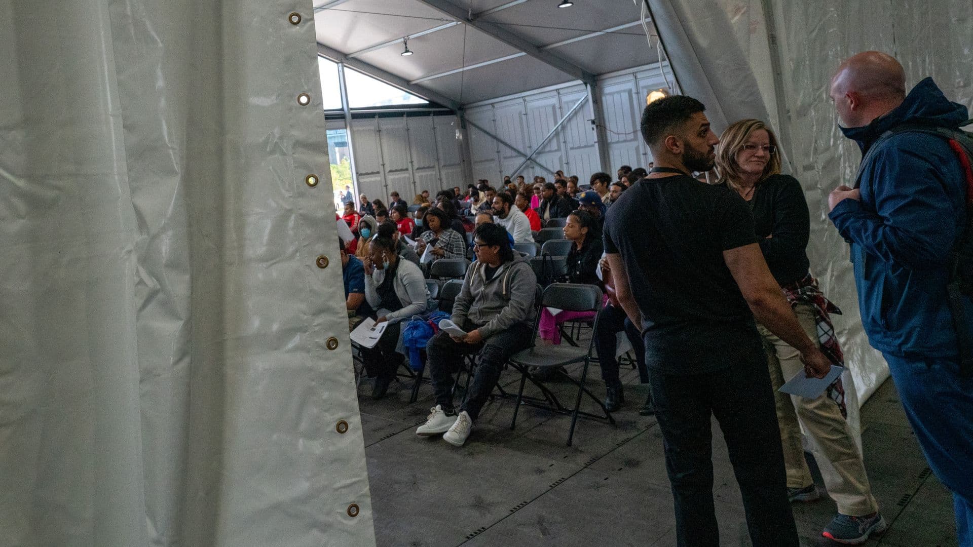 Miles de Migrantes Quedan Varados en México tras Expulsiones desde EUA