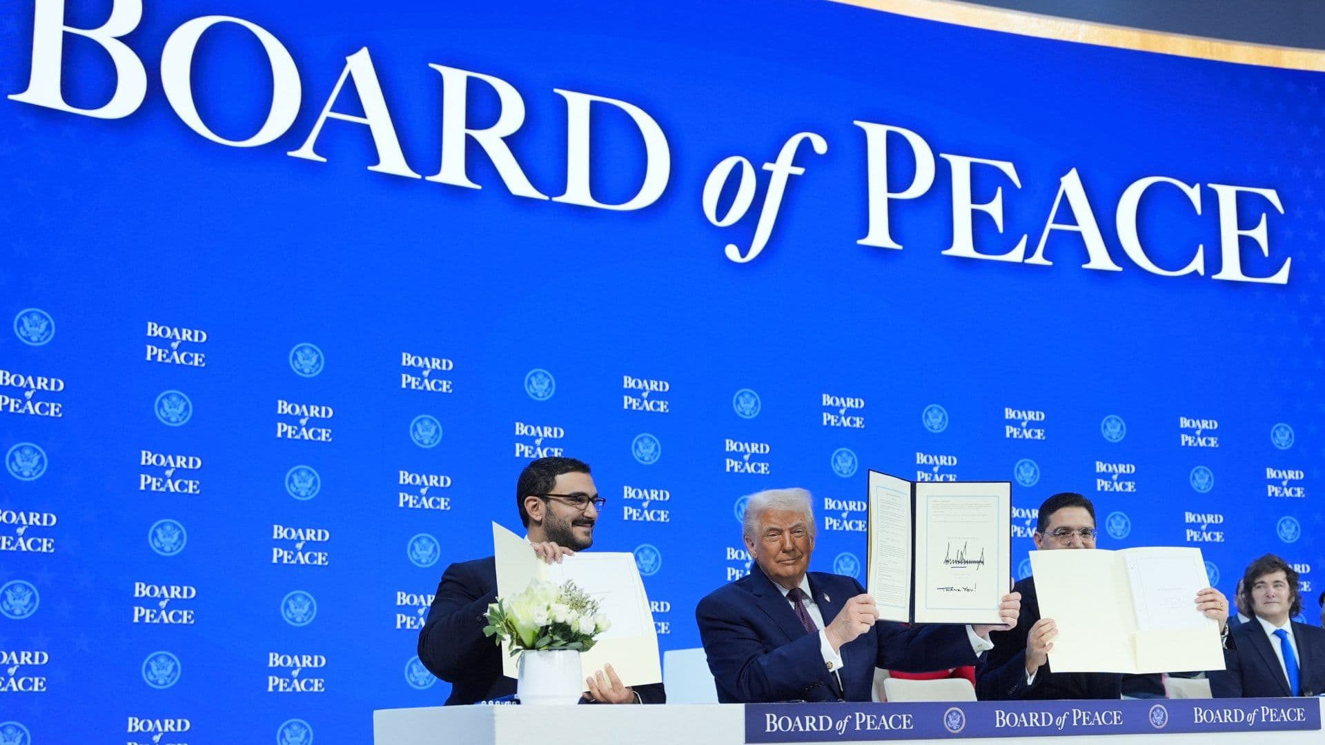 Constituyen en Davos la "Junta de Paz" Promovida por Trump; Líderes Firman la Carta.
