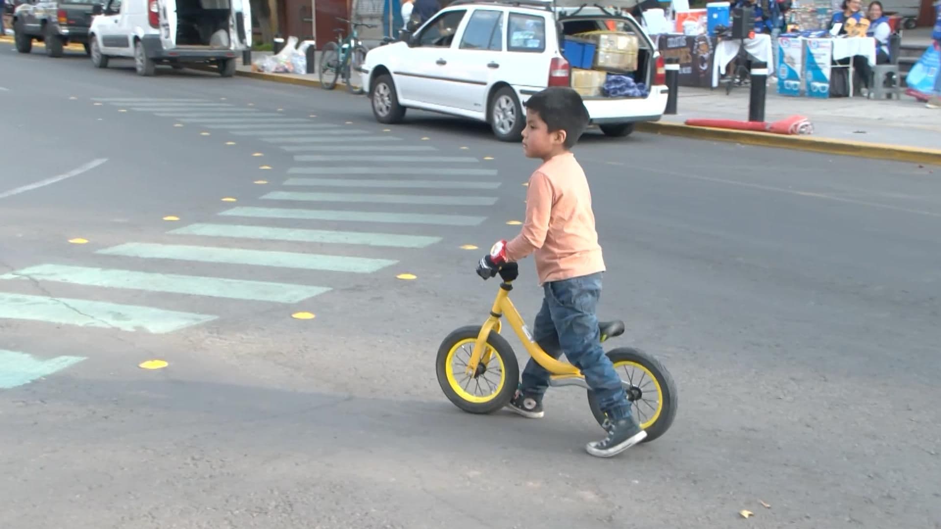 Familias Disfrutan de la Bici Vía Recreativa en el Cerro de las Campanas en Querétaro