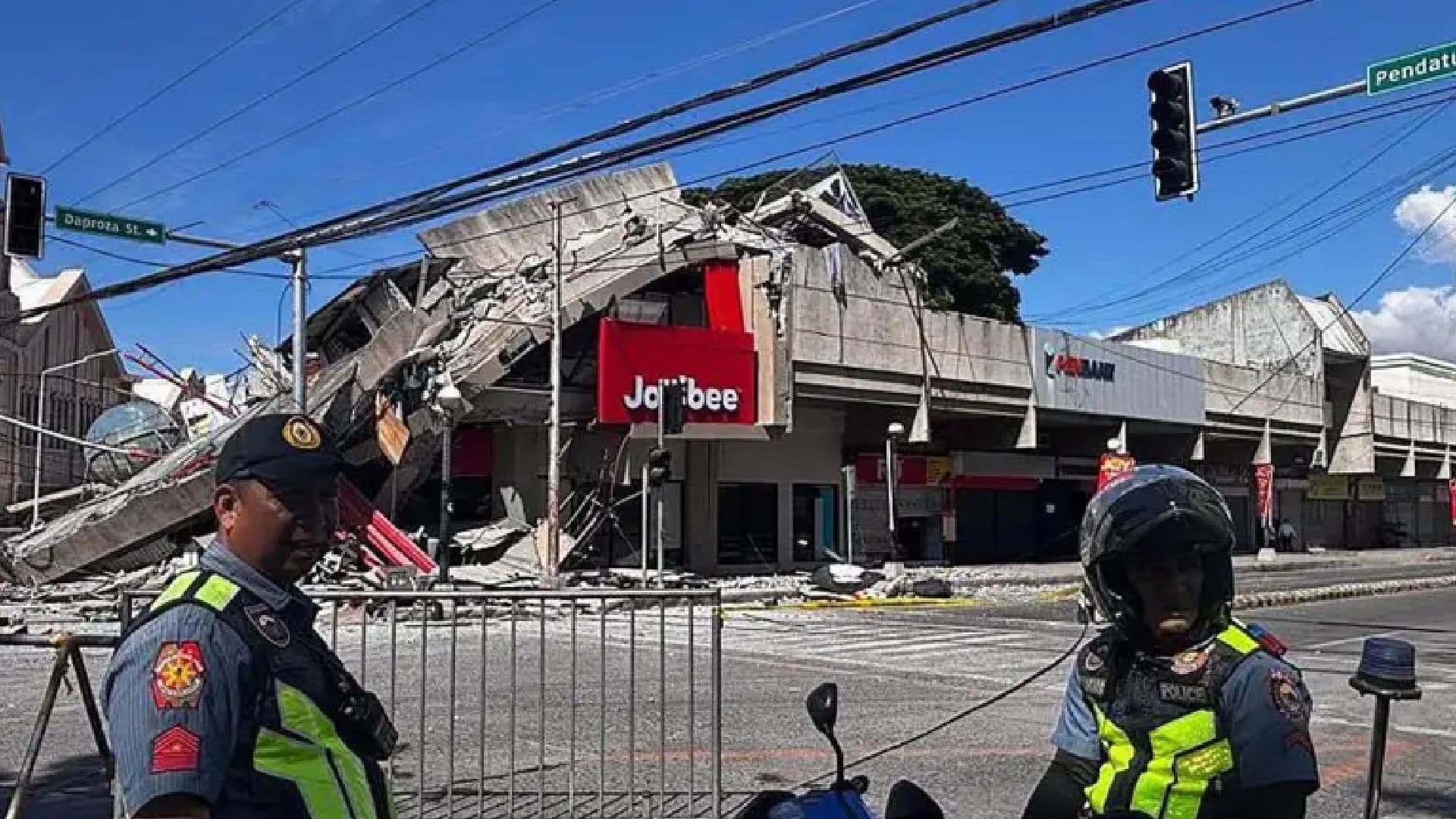 Captan el Momento Exacto del Colapso de un Edificio por Terremoto en Filipinas