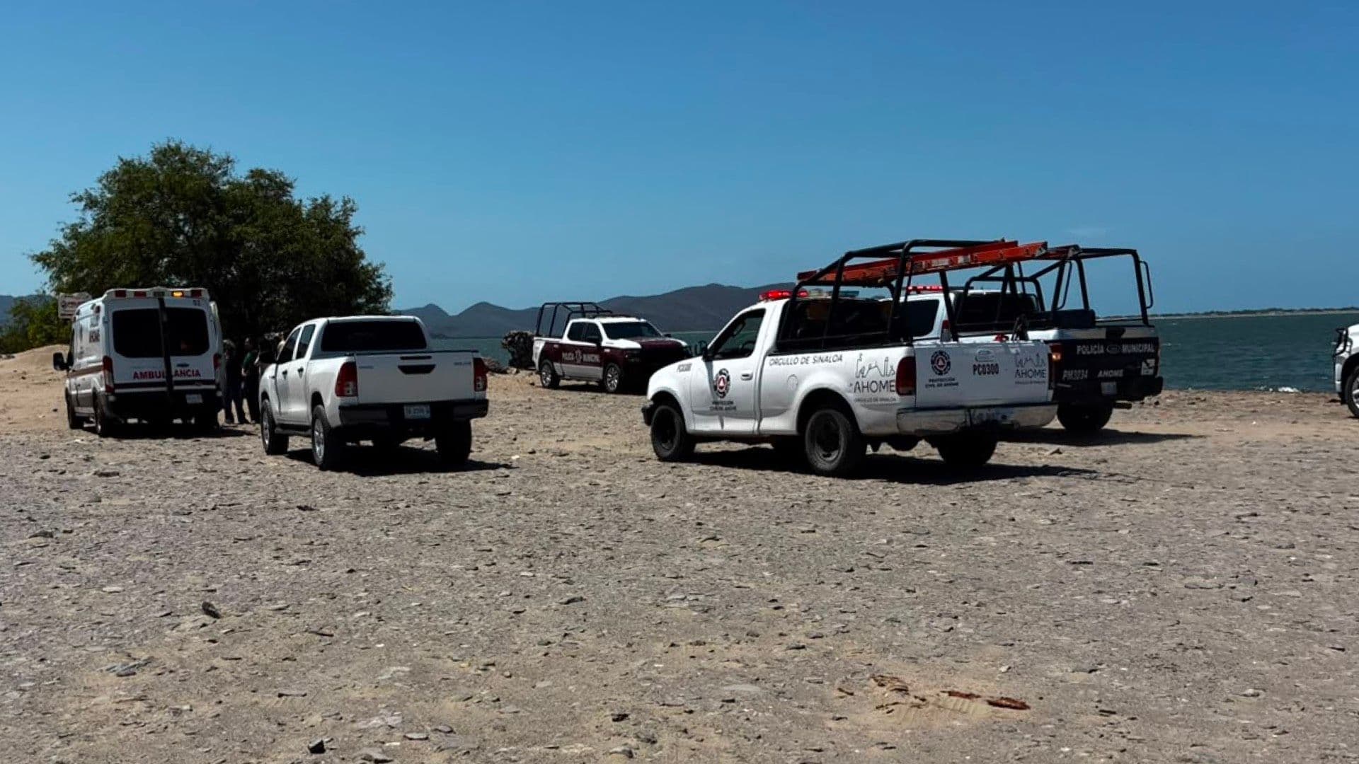 Rescatan con Vida a Joven Arrastrado por la Corriente en Playa El Maviri en Sinaloa