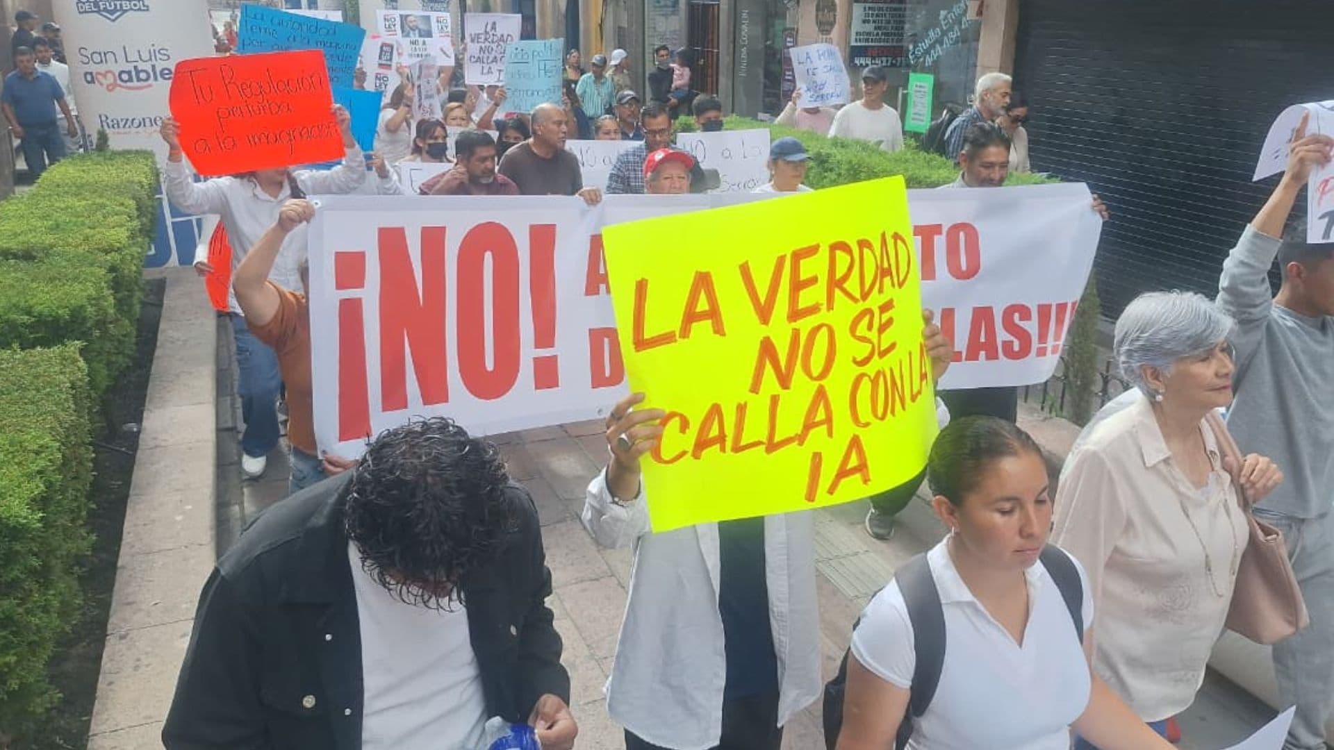 Marchan en San Luis Potosí para Exigir Respeto a la Libertad de Expresión