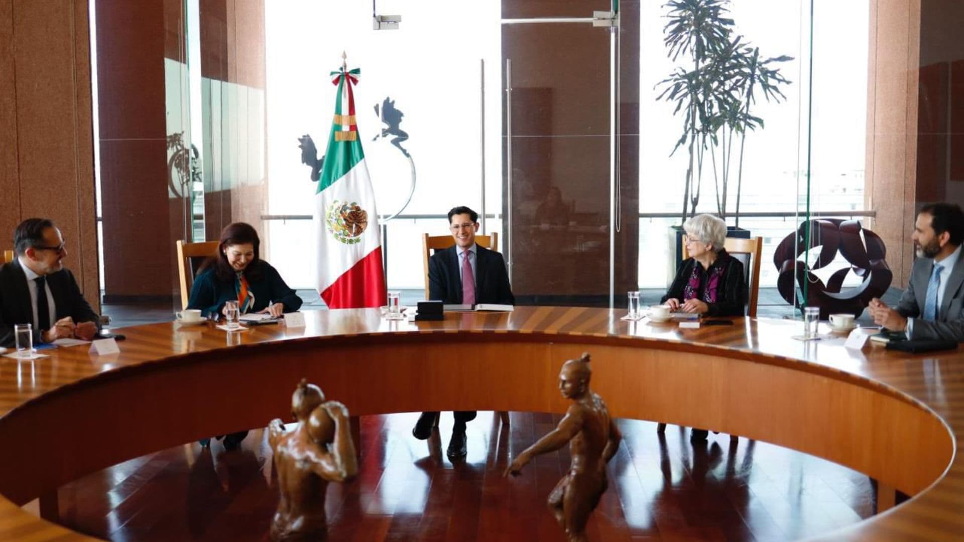 Roberto Velasco Define Prioridades de Política Exterior Mientras Espera Ratificación