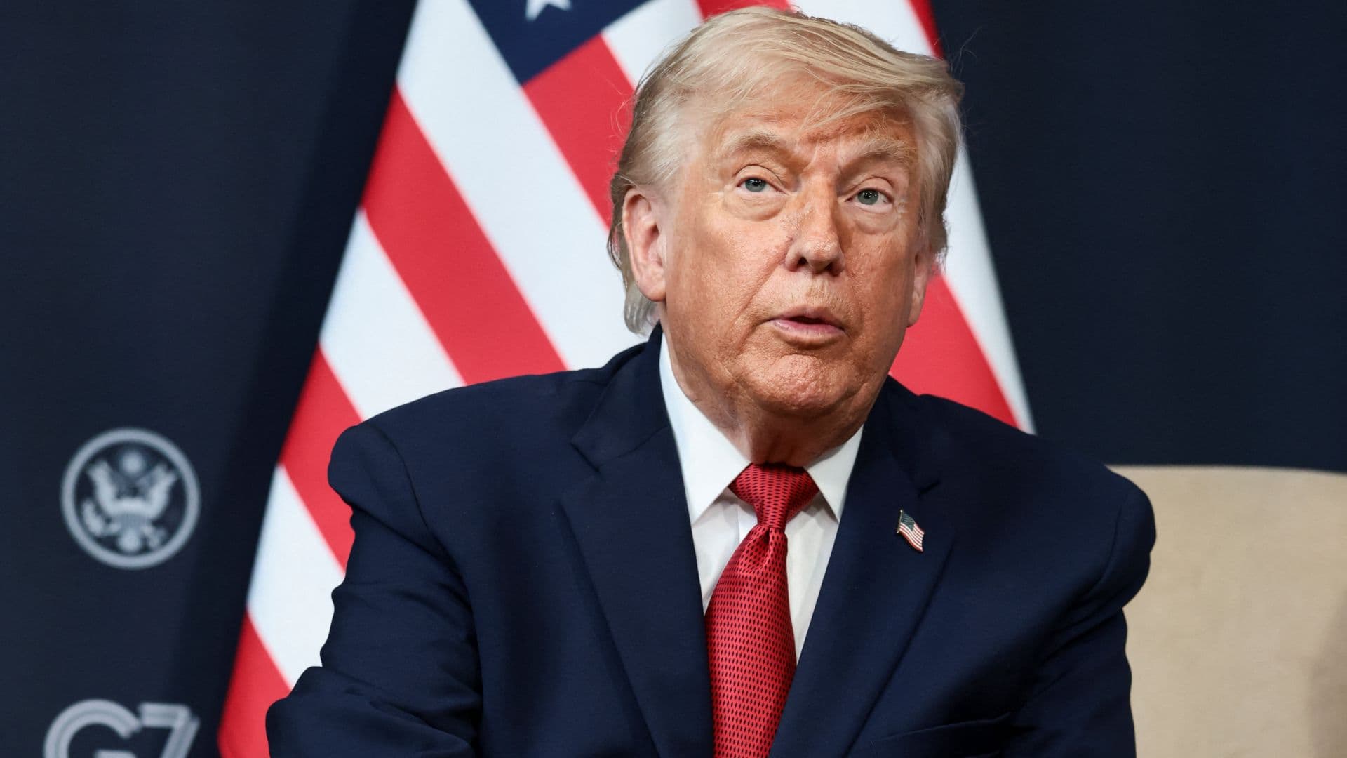 Trump Amenaza a Irán con Volver a Lanzar Bombas en su Cabeza si No se Comporta