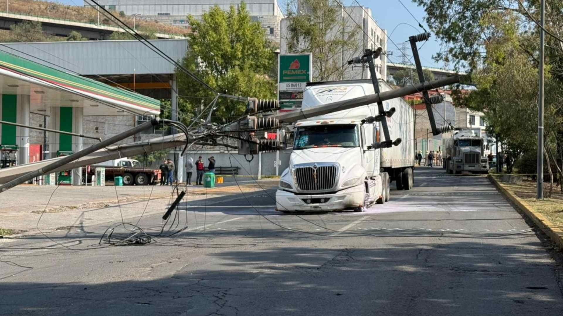 Accidente en Tlalnepantla Hoy: Cierran Gustavo Baz, a la Altura de Barrientos
