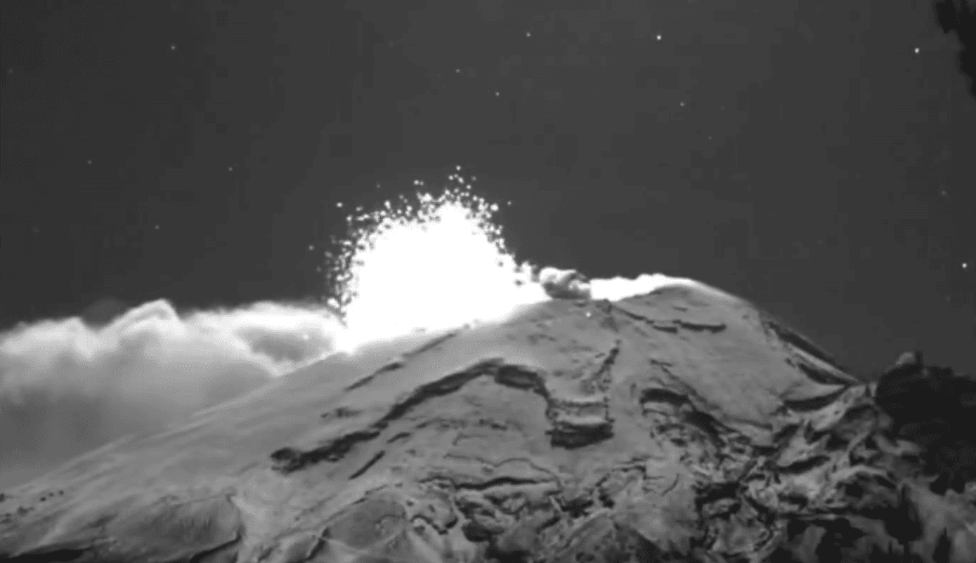 Volcán Popocatépetl Registra Intensa Actividad durante la Noche en Puebla