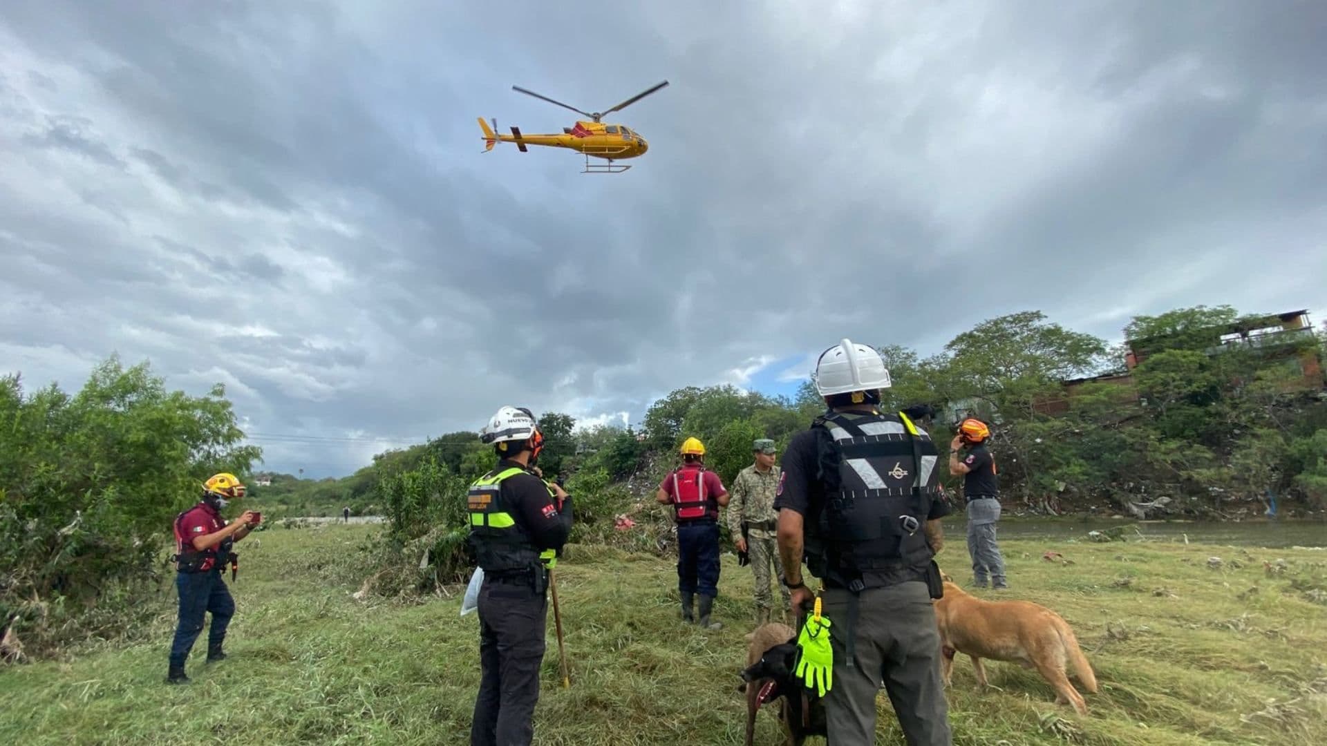 Buscan a Hombre Arrastrado por la Corriente en el Río Pesquería en Escobedo, Nuevo León