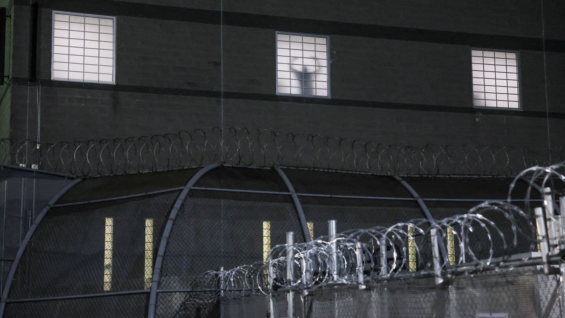 300 Migrantes Terminan Huelga de Hambre en Centro de Detención de Nueva Jersey, EUA