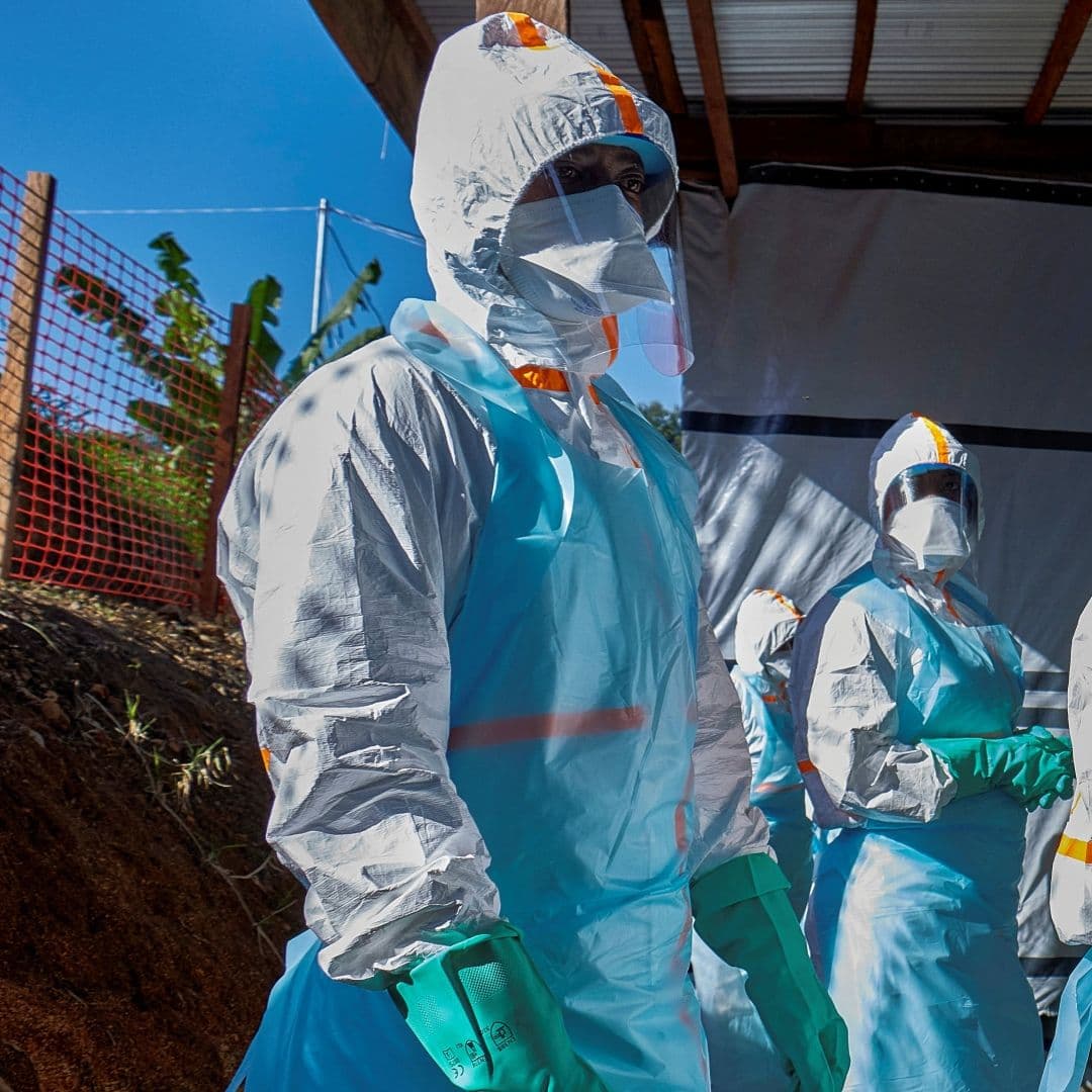 Aumentan Contagios de Ébola: Casos Sospechosos Resultan Ser Malaria o Meningitis, Confirma OMS